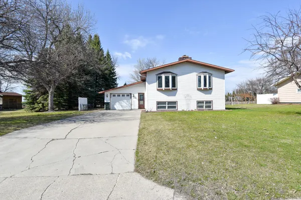 $201,000 | 245 East Pleasant Avenue, Warren, MN 56762