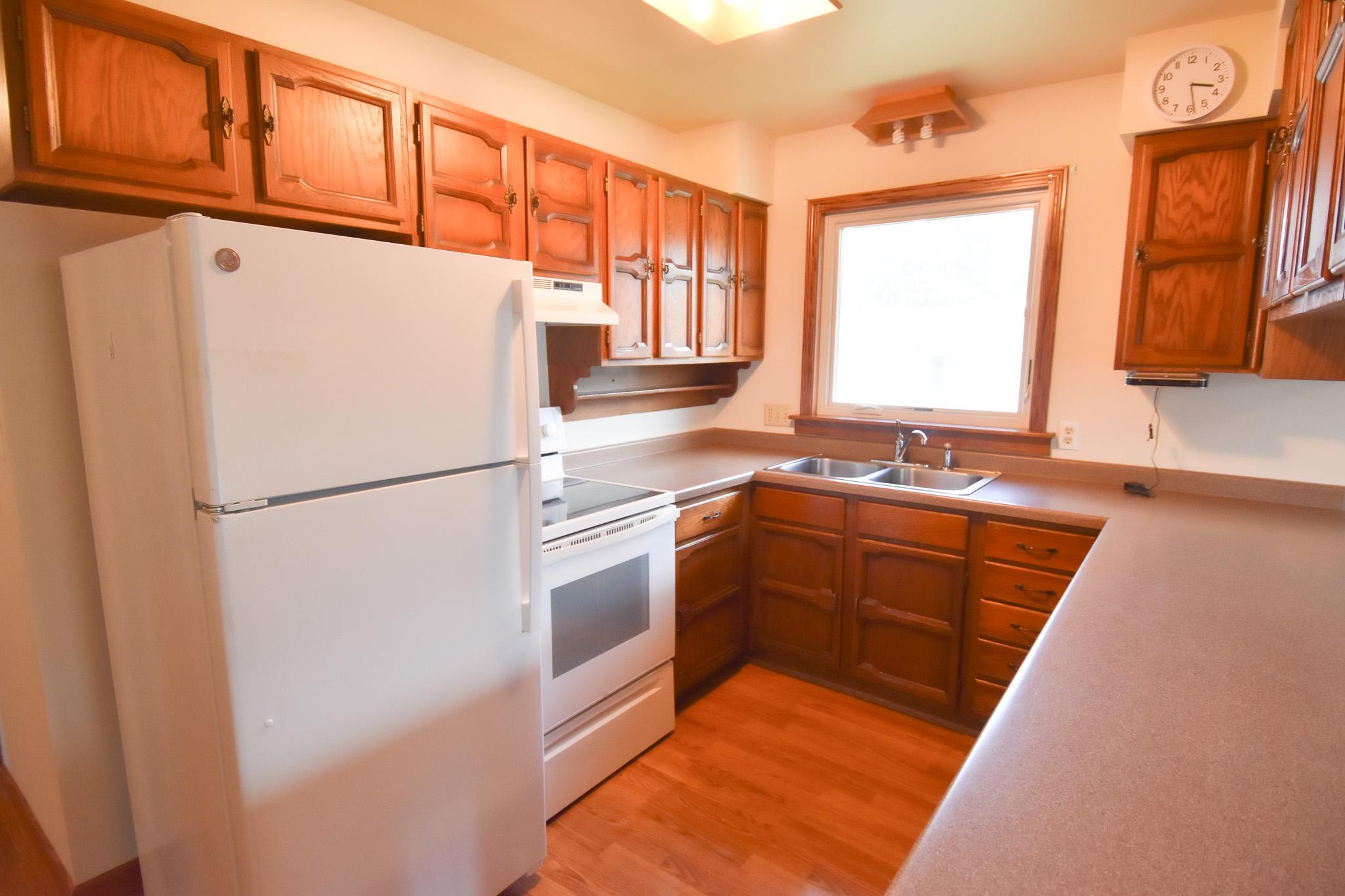245 East Pleasant Avenue Warren, MN 56762 - Photo 8 of 33