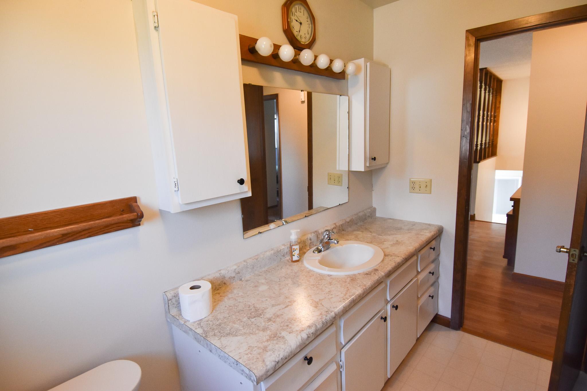 245 East Pleasant Avenue Warren, MN 56762 - Photo 10 of 33