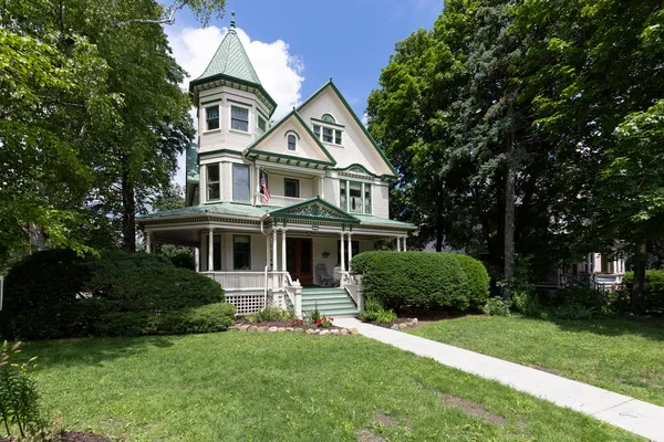 $750,000 | 622 West Main Street, Whitewater, WI 53190