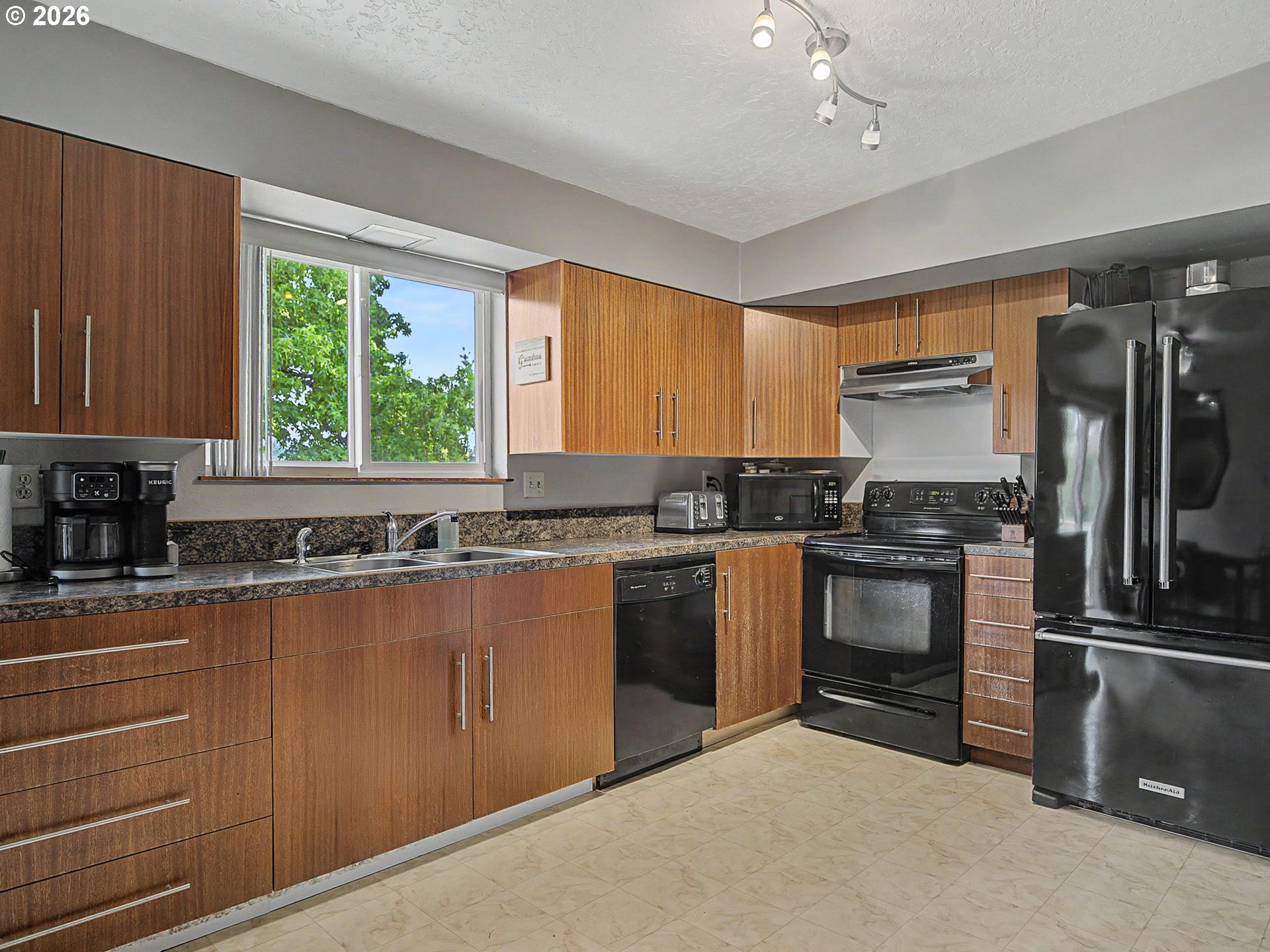 1454 Southwest 4th Street Gresham, OR 97080 - Photo 9 of 45