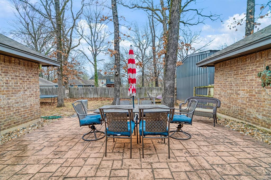 4145 Sleepy Hollow Reno, TX 75462 - Photo 18 of 20 a view of a patio with a table and chairs