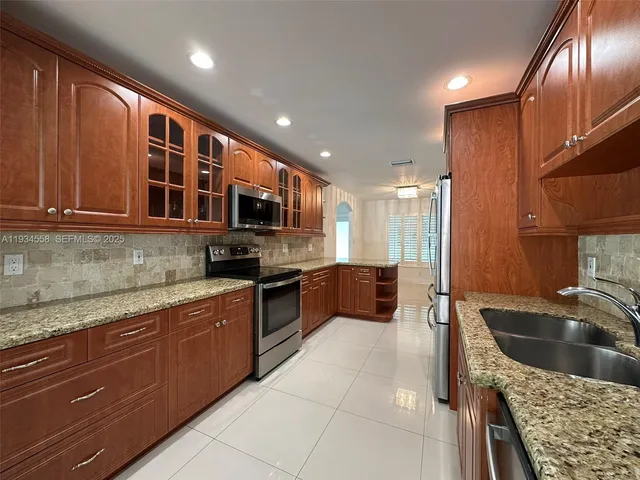 $7,250 | 7535 Southwest 117th Street, Pinecrest, FL 33156