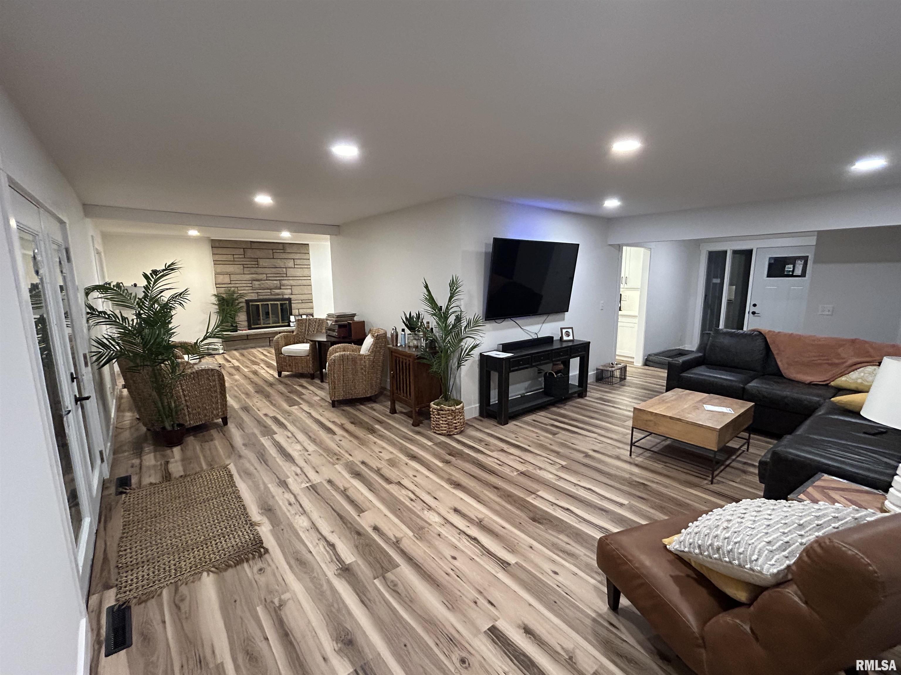 142 Exmore Drive Springfield, IL 62704 - Photo 9 of 23