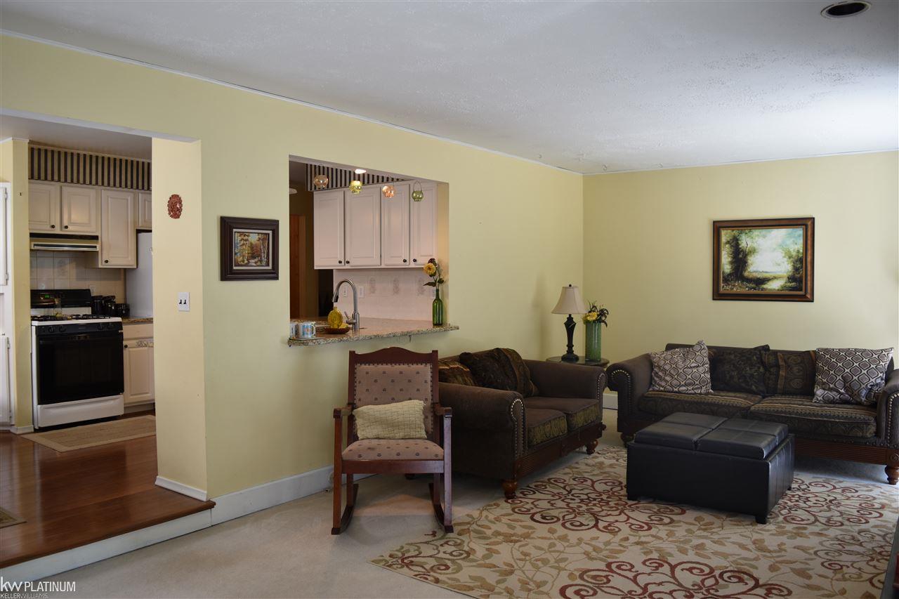 47040 Barbara Road Macomb, MI 48044 - Photo 9 of 32 31327539-8.JPG