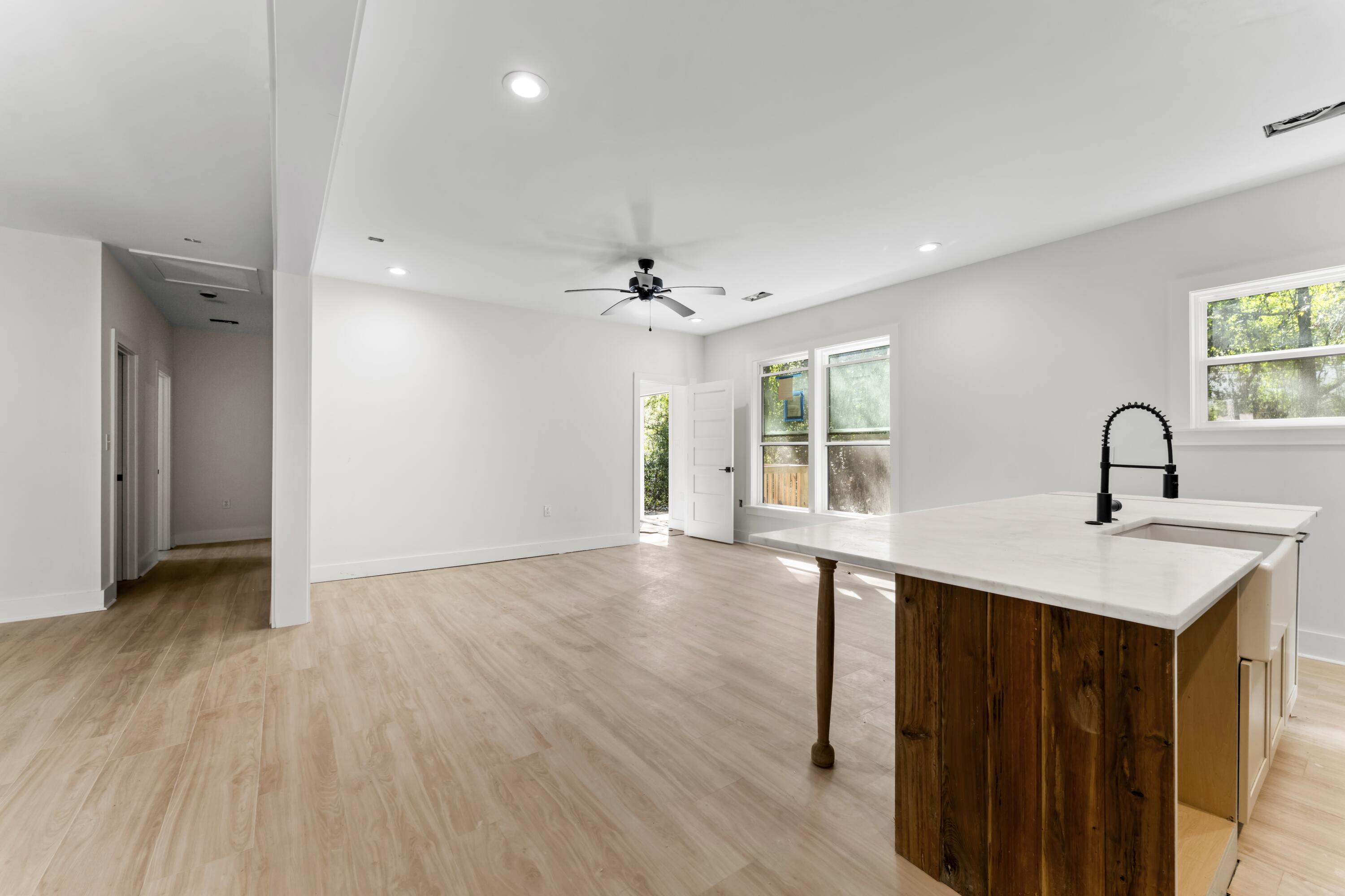 406 Center Street Walterboro, SC 29488 - Photo 4 of 20 DSC06067