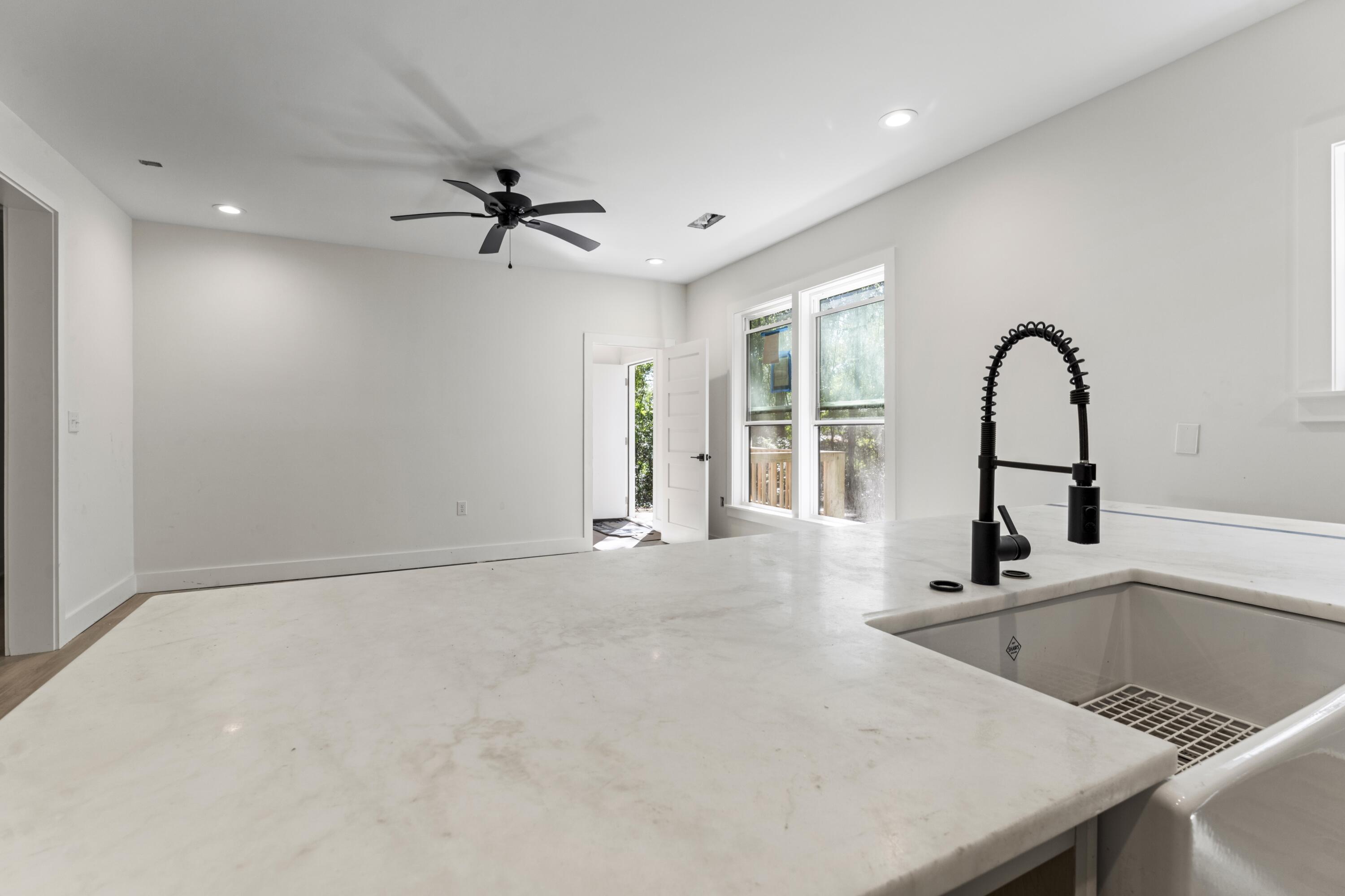 406 Center Street Walterboro, SC 29488 - Photo 5 of 20 DSC06073