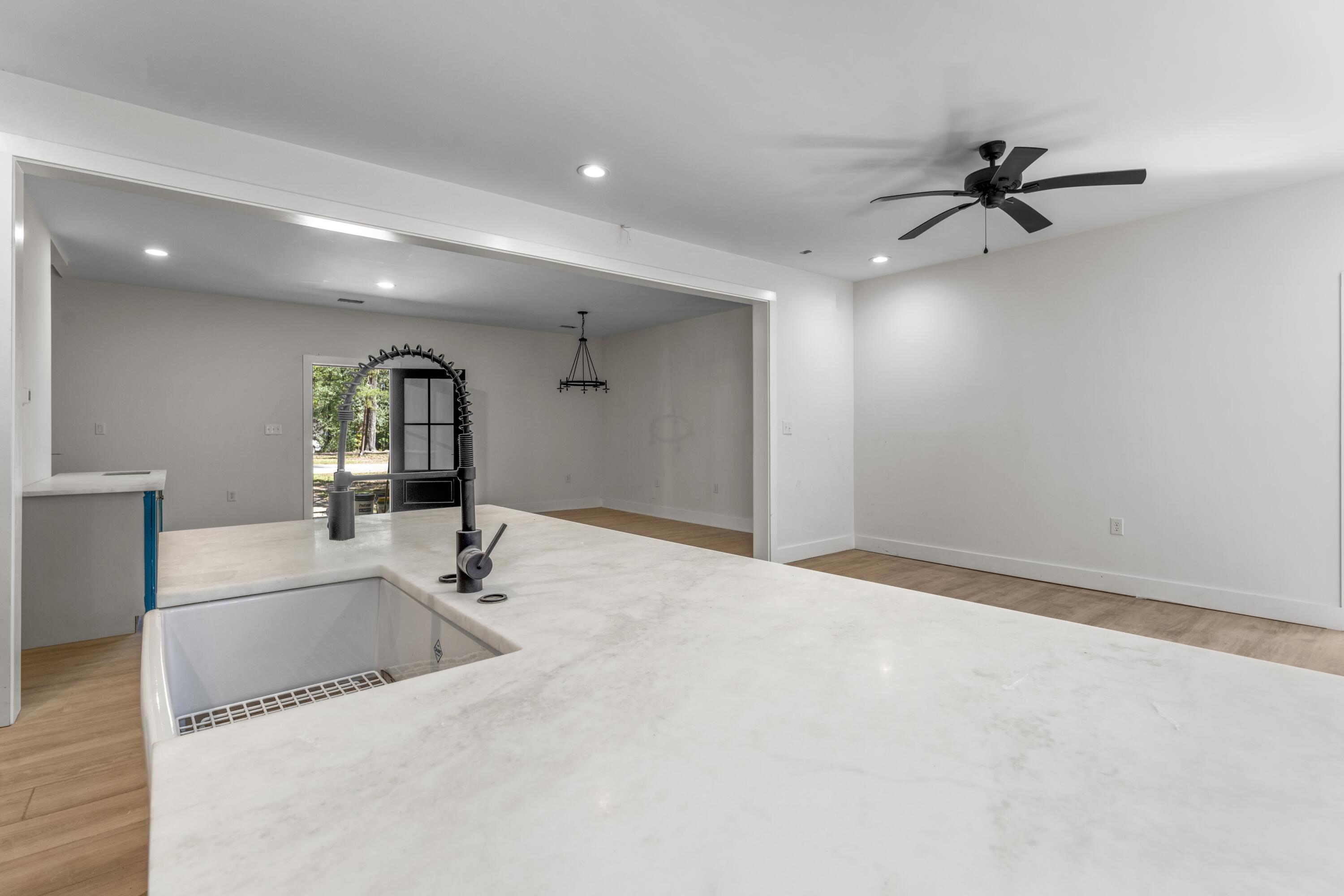 406 Center Street Walterboro, SC 29488 - Photo 6 of 20 DSC06076