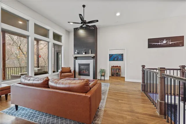 $542,000 | 805 West Shawhan Parkway, Lee's Summit, MO 64086