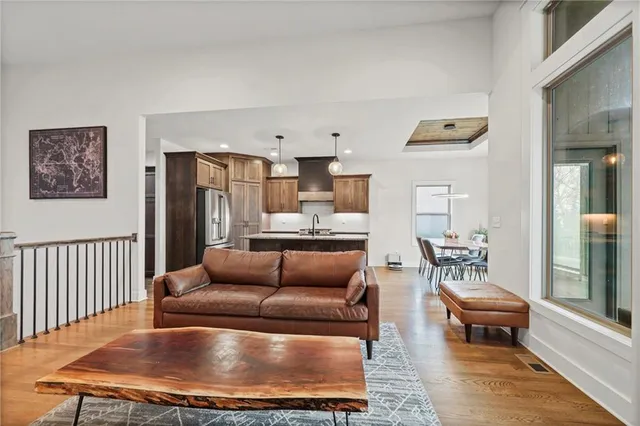 $542,000 | 805 West Shawhan Parkway, Lee's Summit, MO 64086