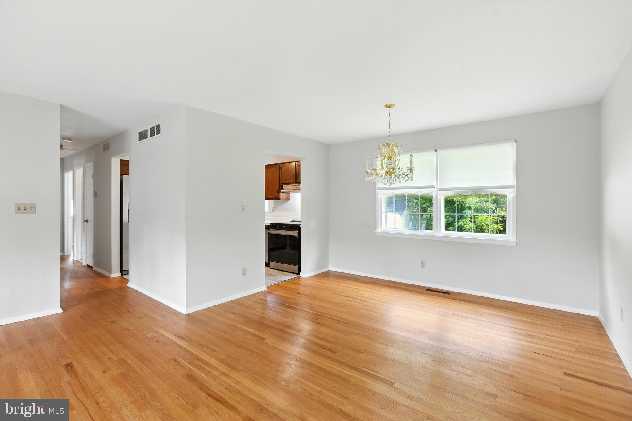 11925 Bayswater Road Gaithersburg, MD 20878 - Photo 5 of 26 Gallery Image 5