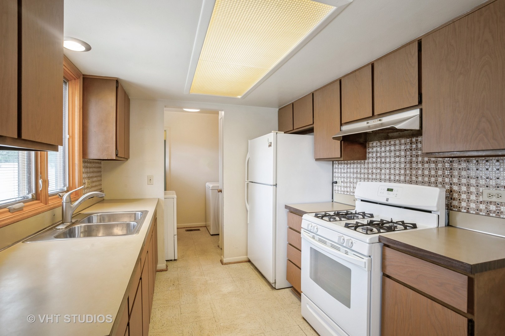 236 Brighton Road Elk Grove Village, IL 60007 - Photo 6 of 19 Gallery Image 6