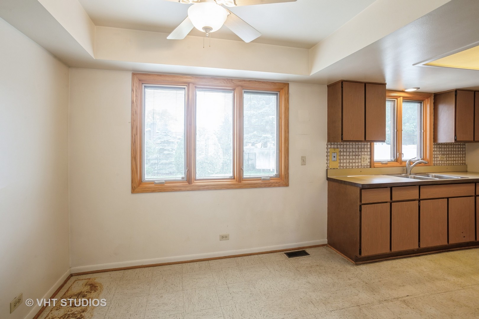 236 Brighton Road Elk Grove Village, IL 60007 - Photo 9 of 19 Gallery Image 9