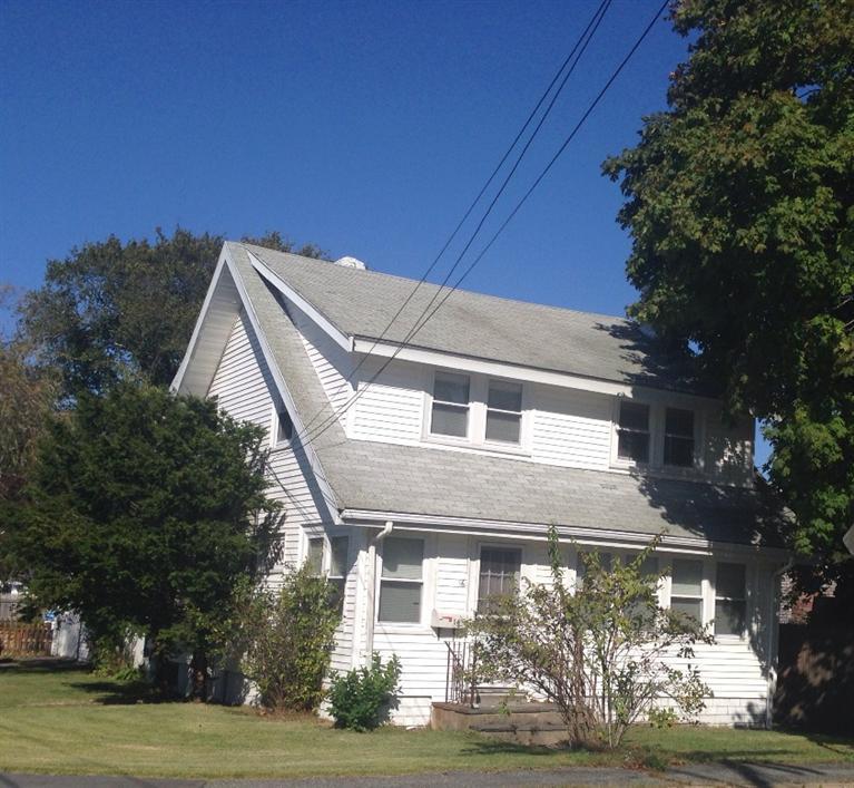 16 Chestnut Street Hyannis, MA 02601 - Photo 1 of 11 a front view of a house with garden