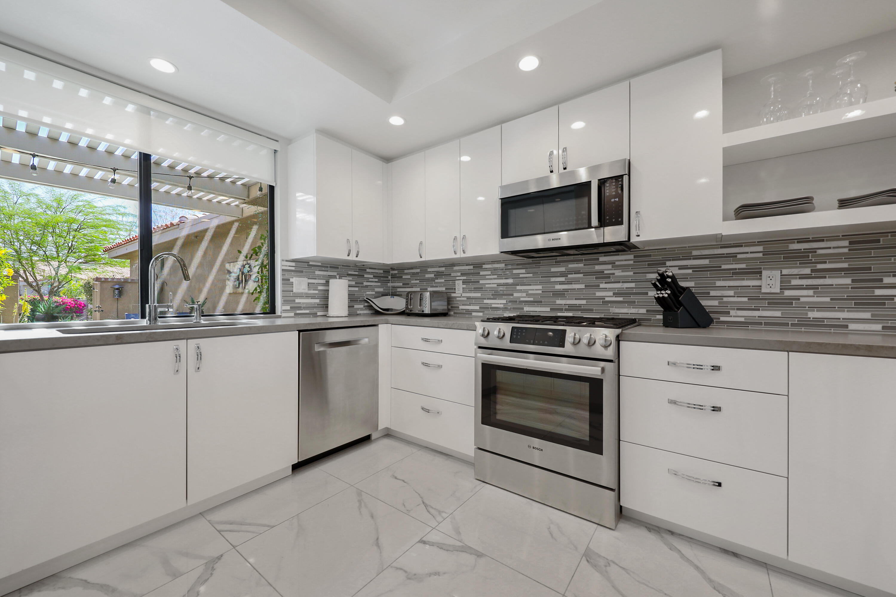 88 La Ronda Drive Rancho Mirage, CA 92270 - Photo 7 of 46 LaRonda88#11