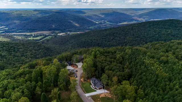 $650,000 | 490 Moonlight Lane, Jasper, TN 37347