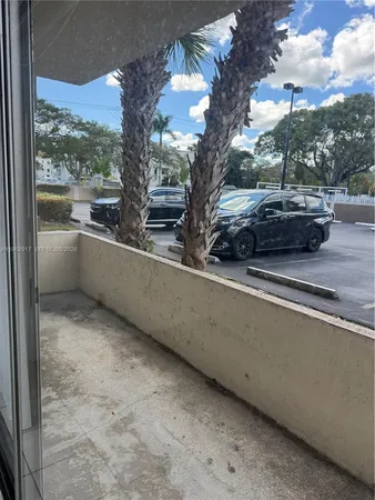 $2,300 | 7747 Southwest 86th Street, Unit D105, Miami, FL 33143