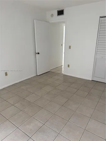 $2,300 | 7747 Southwest 86th Street, Unit D105, Miami, FL 33143
