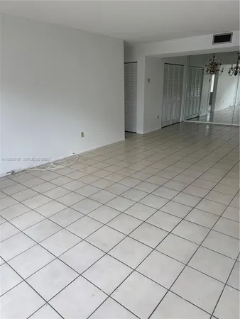 $2,300 | 7747 Southwest 86th Street, Unit D105, Miami, FL 33143
