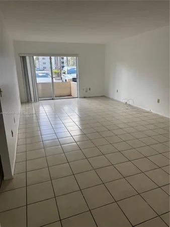 $2,300 | 7747 Southwest 86th Street, Unit D105, Miami, FL 33143