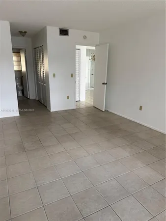 $2,300 | 7747 Southwest 86th Street, Unit D105, Miami, FL 33143