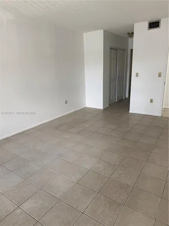 $2,300 | 7747 Southwest 86th Street, Unit D105, Miami, FL 33143