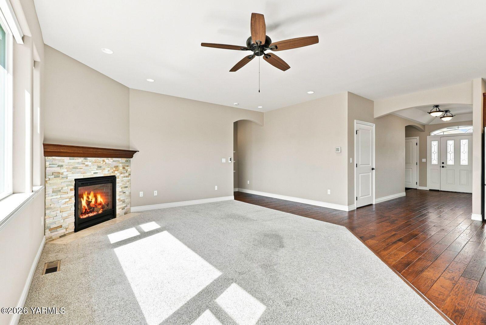 5904 Crestfields Road Yakima, WA 98903 - Photo 14 of 42 13 Living Room