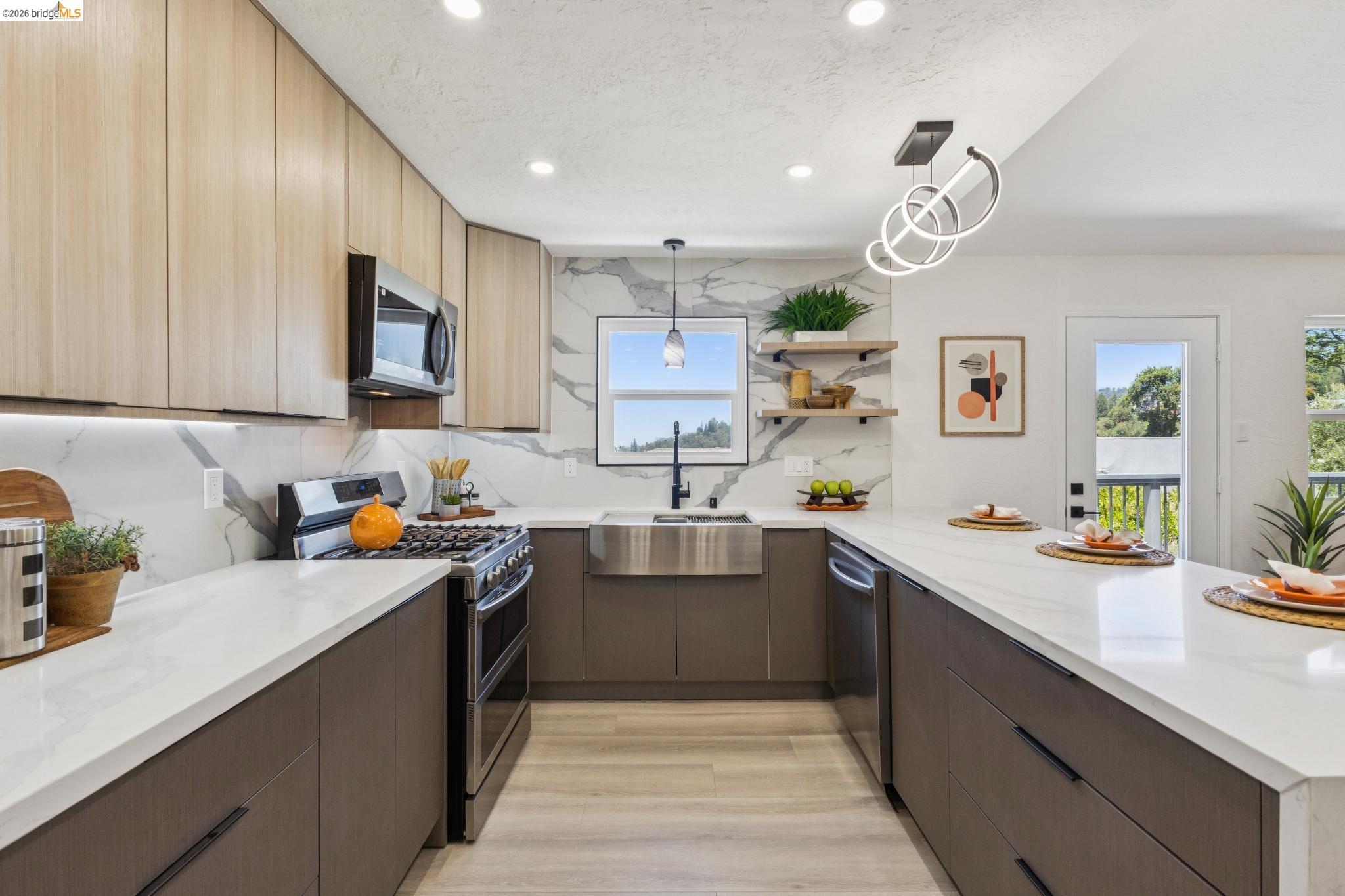 6756 Snake Road Oakland, CA 94611 - Photo 10 of 52