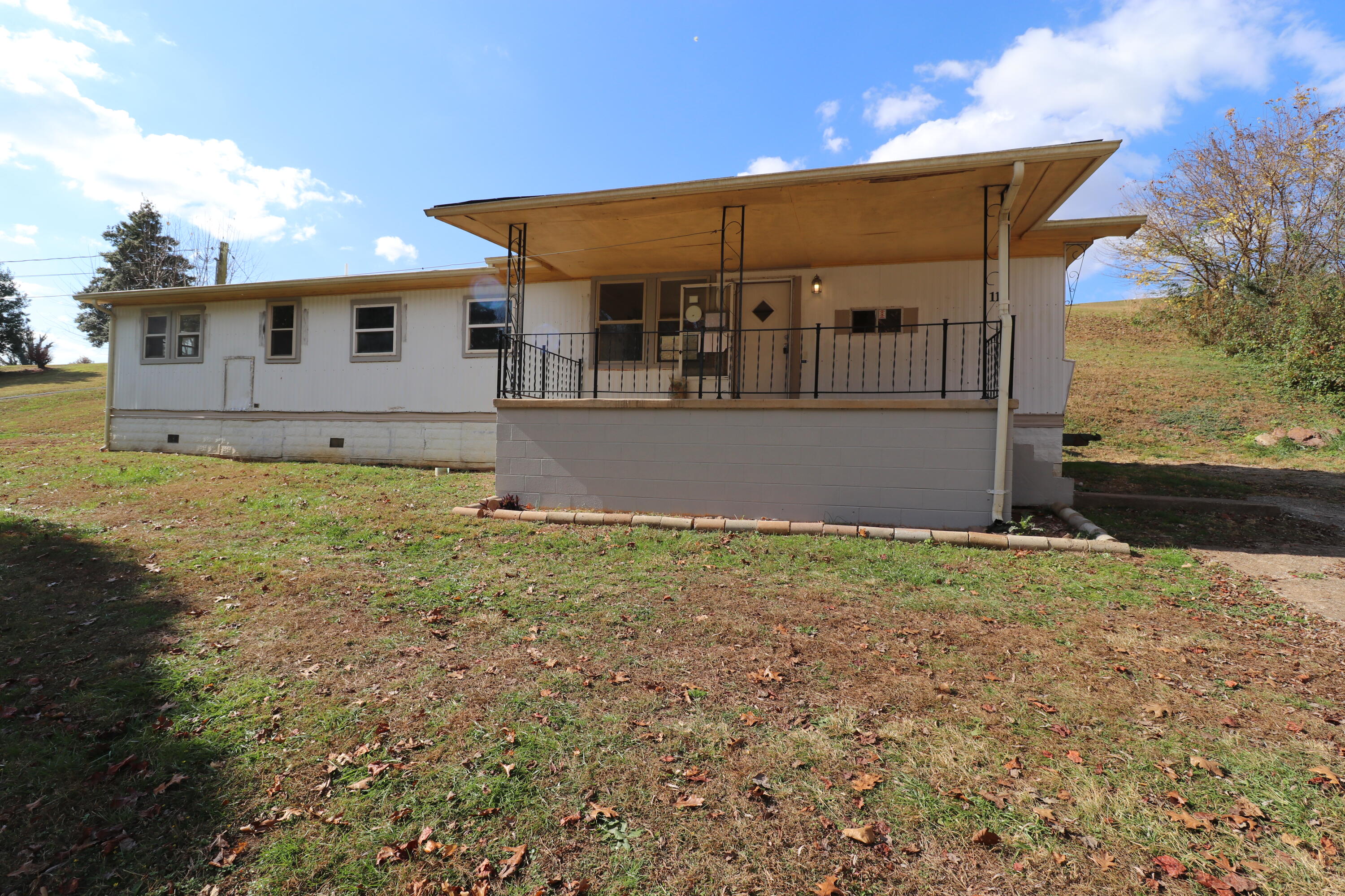 119 Pearl Bowers Road Elizabethton, TN 37643 - Photo 1 of 13 IMG_1692
