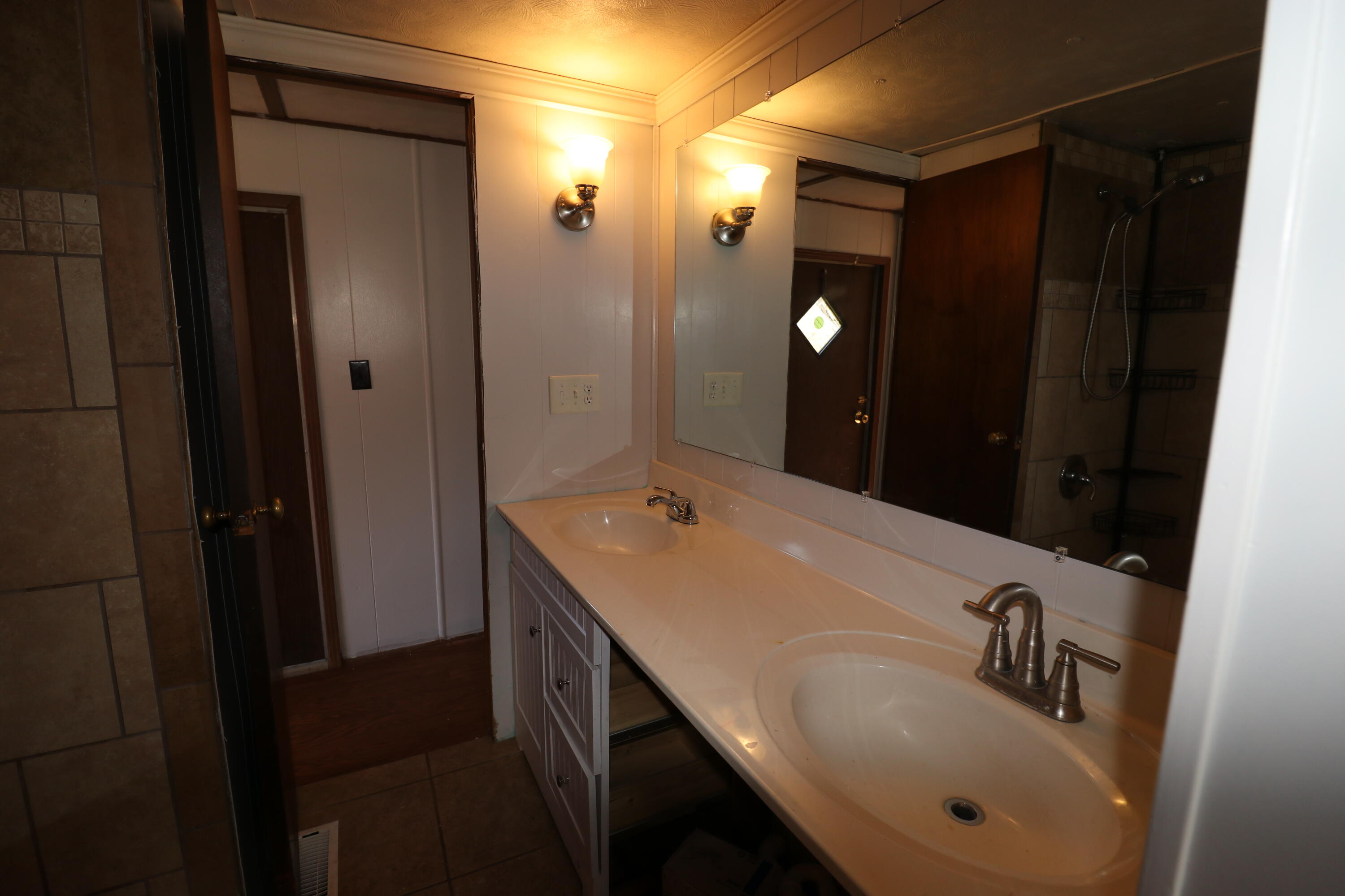 119 Pearl Bowers Road Elizabethton, TN 37643 - Photo 11 of 13 IMG_1702