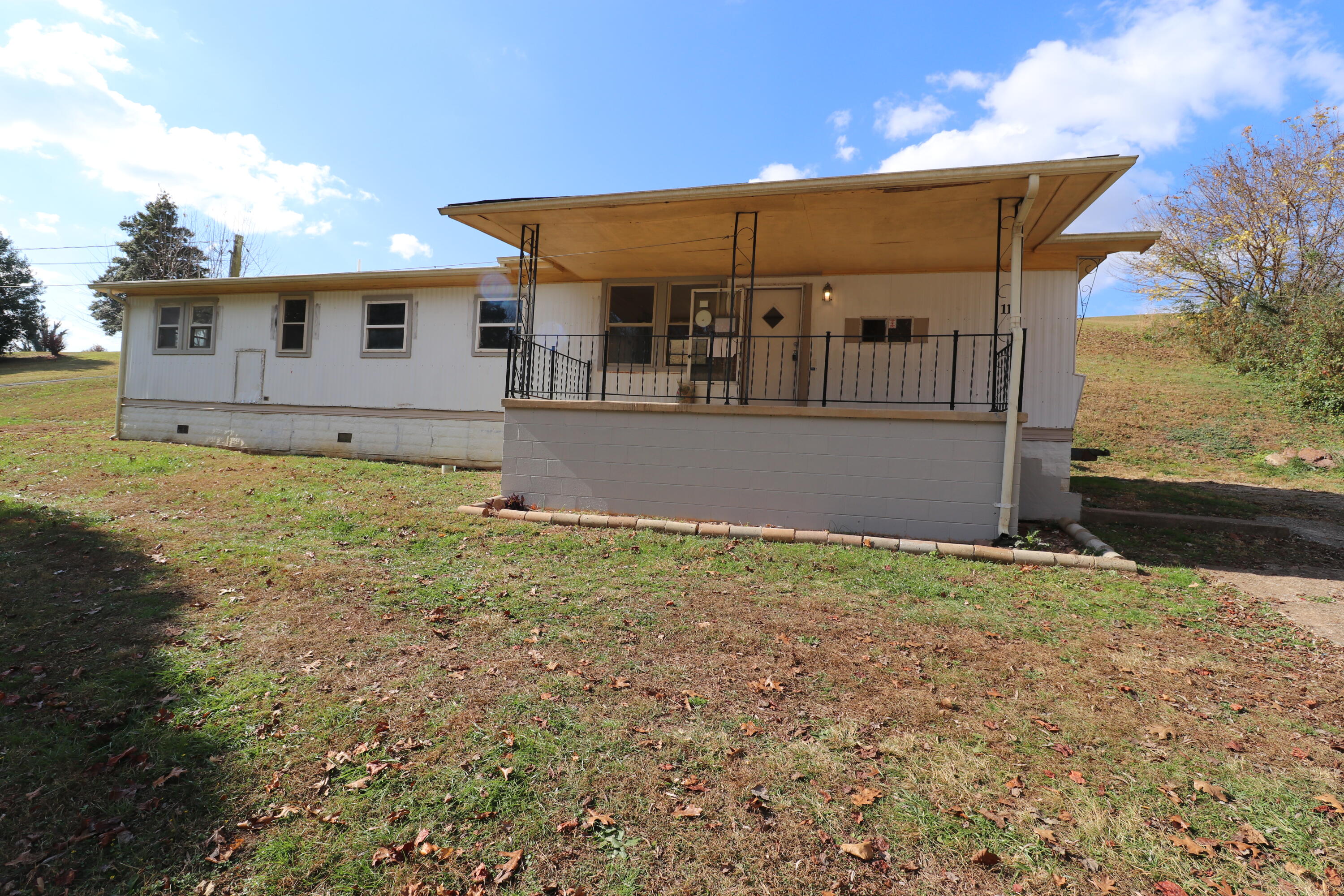 119 Pearl Bowers Road Elizabethton, TN 37643 - Photo 2 of 13 IMG_1693