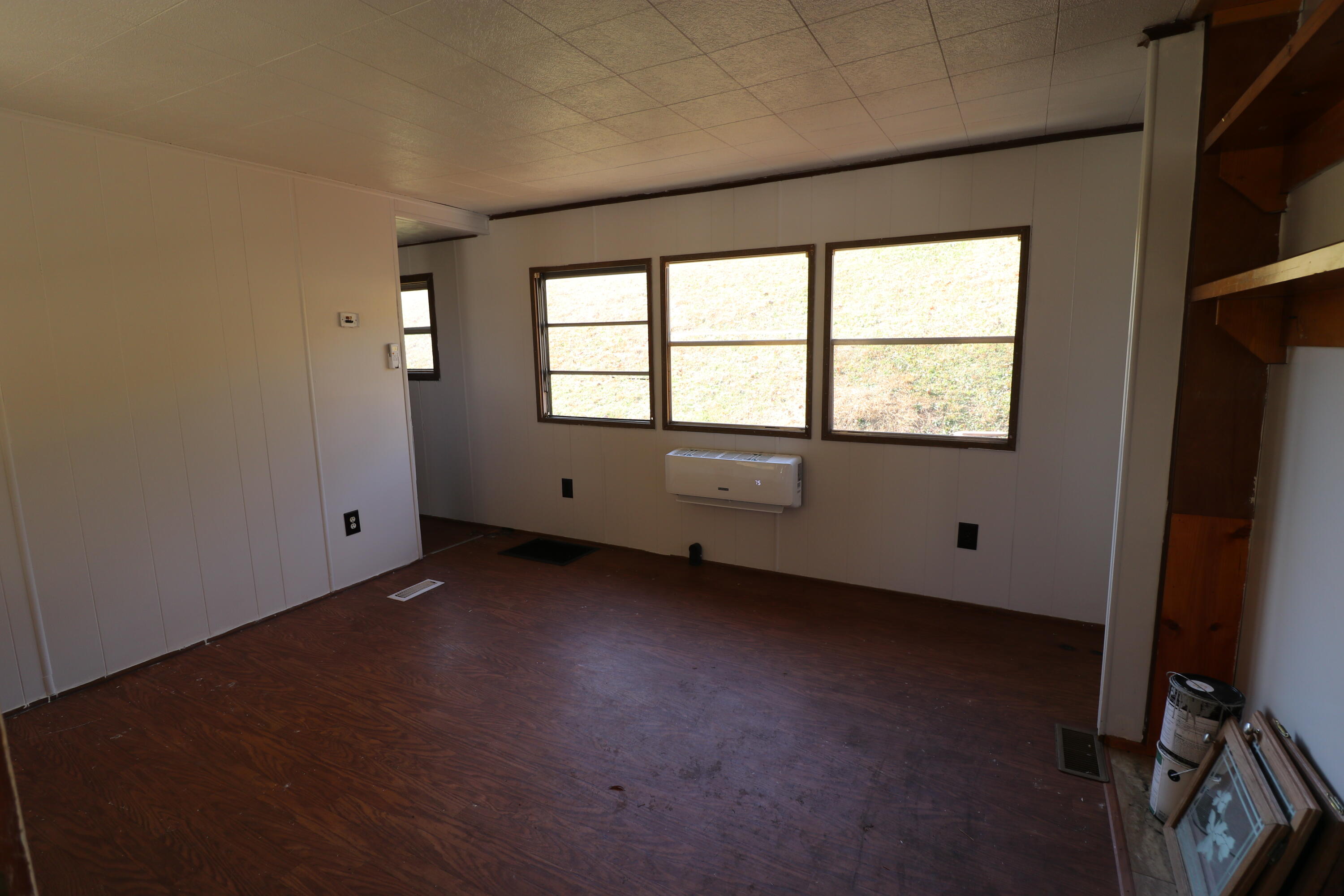 119 Pearl Bowers Road Elizabethton, TN 37643 - Photo 4 of 13 IMG_1695