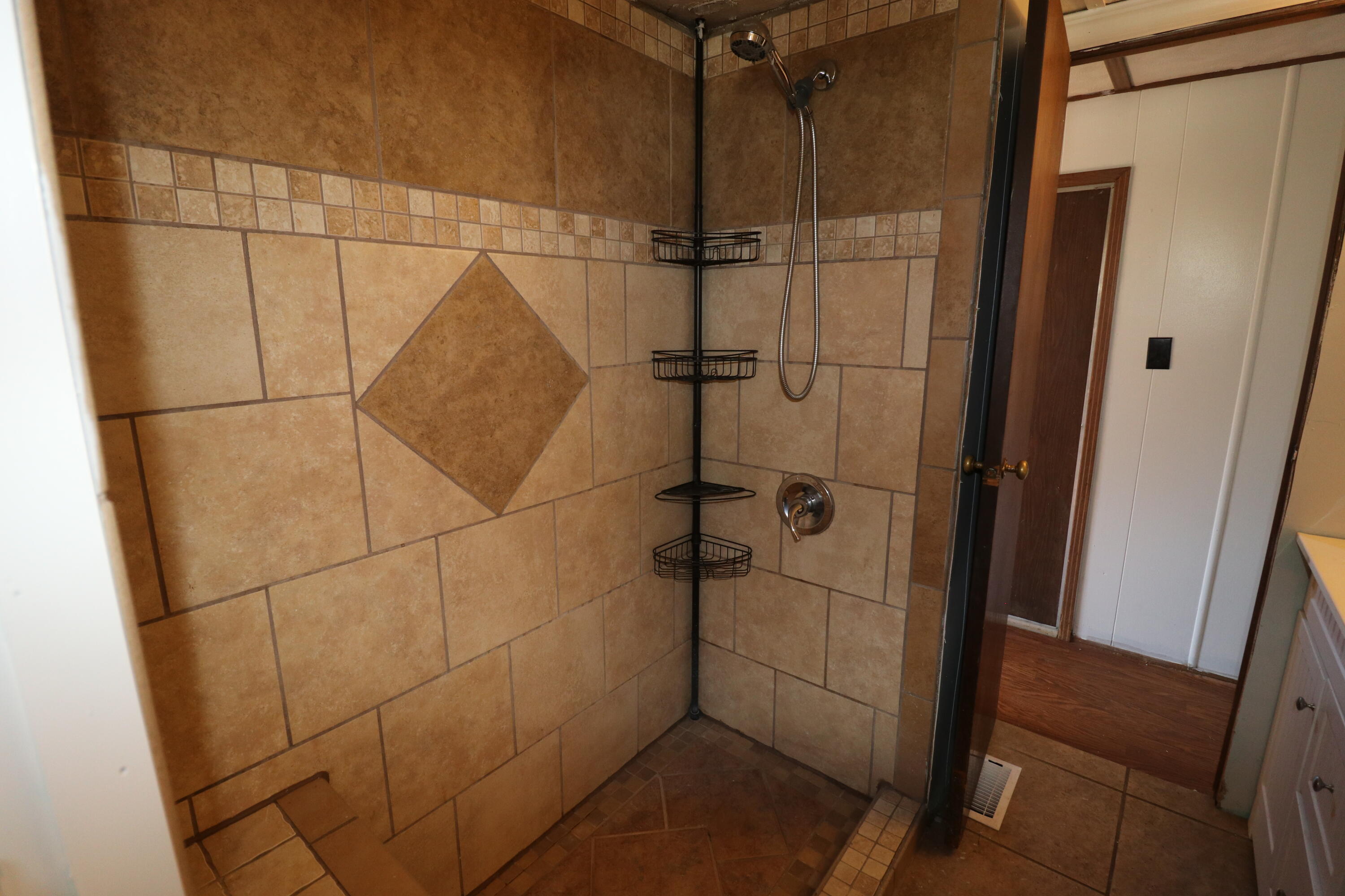 119 Pearl Bowers Road Elizabethton, TN 37643 - Photo 10 of 13 IMG_1701
