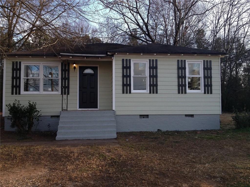 628 East Mcintosh Road Griffin, GA 30223 - Photo 1 of 1 front view of a house with a yard