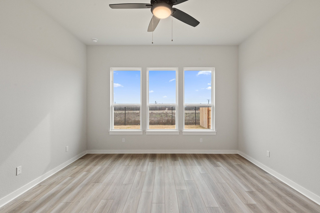 16209 Smithers Road Manor, TX 78653 - Photo 17 of 38 an empty room with a window