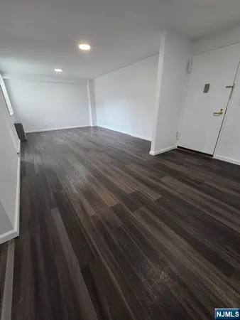 $2,300 | 2195 North Central Road, Unit 1D, Fort Lee, NJ 07024