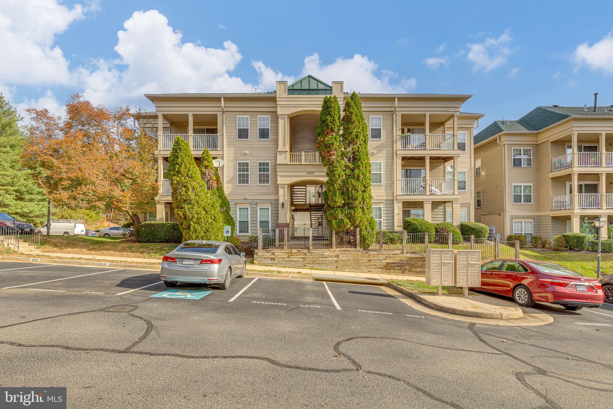 1049 Gardenview Loop, Unit 301 Woodbridge, VA 22191 - Photo 2 of 25 a building view