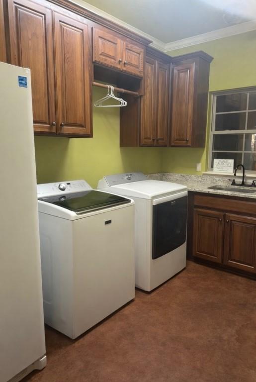 252 Tanner Street Stonewall, LA 71078 - Photo 12 of 34 a utility room with sink dryer and washer
