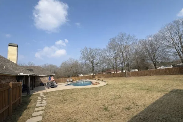 a view of patio with a yard