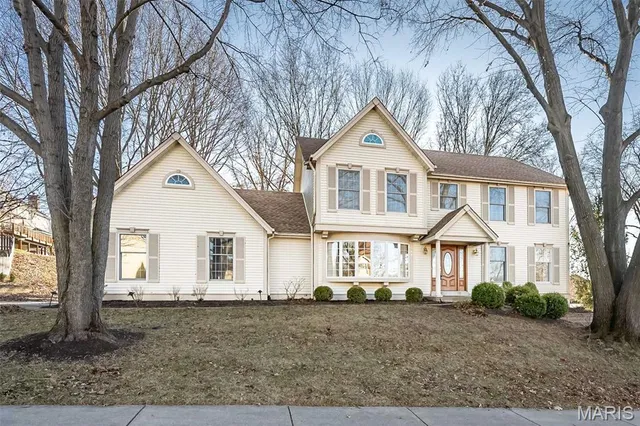 $624,900 | 384 Greentrails Drive South, Chesterfield, MO 63017