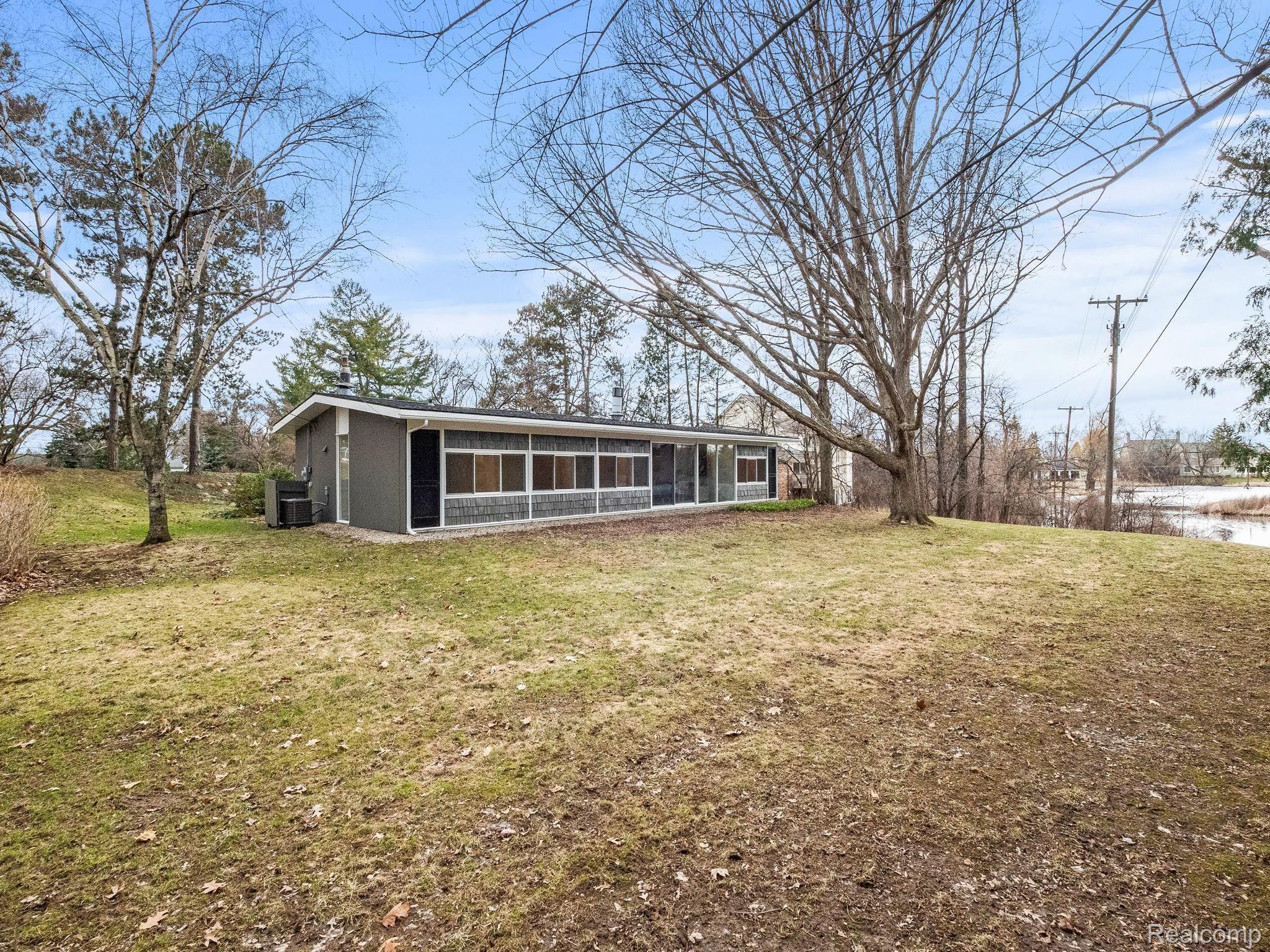 4325 Derry Road Bloomfield Hills, MI 48302 - Photo 3 of 34 3-web-or-mls-P2344687.jpg