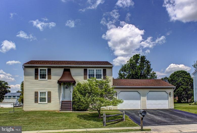 2343 Heather Road York, PA 17408 - Photo 2 of 29 Gallery Image 2