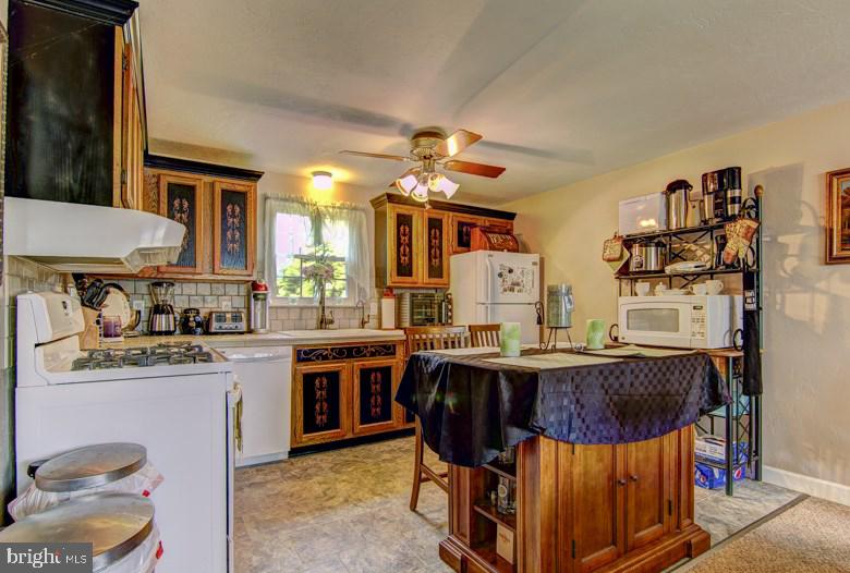2343 Heather Road York, PA 17408 - Photo 3 of 29 Gallery Image 3