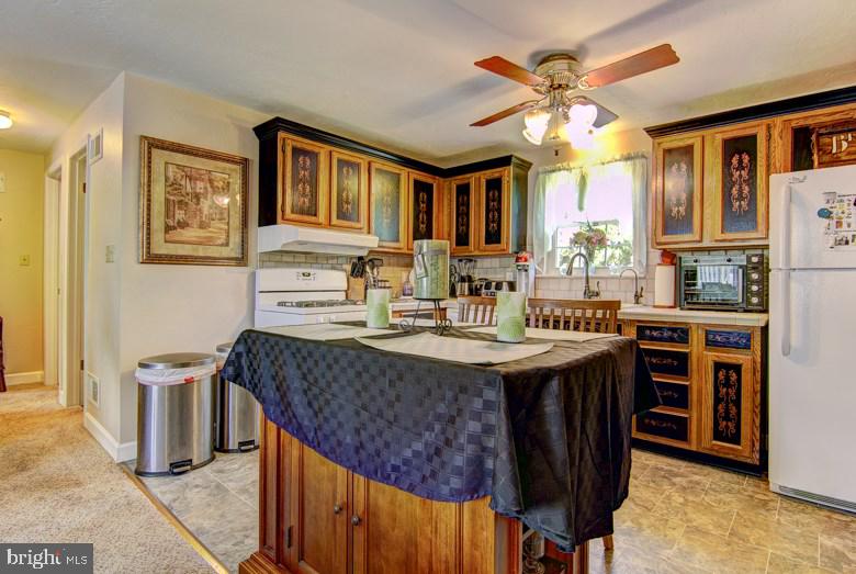 2343 Heather Road York, PA 17408 - Photo 5 of 29 Gallery Image 5