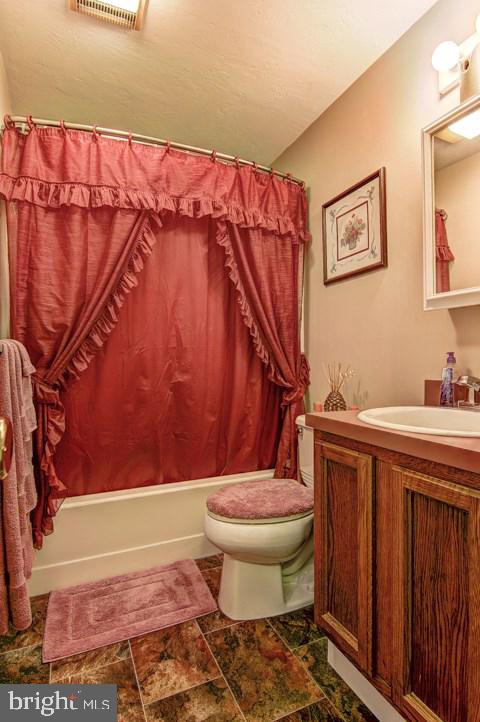 2343 Heather Road York, PA 17408 - Photo 8 of 29 Gallery Image 8