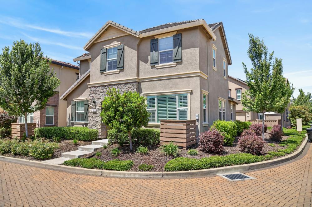 211 Rochdale Street Roseville, CA 95661 - Photo 2 of 66