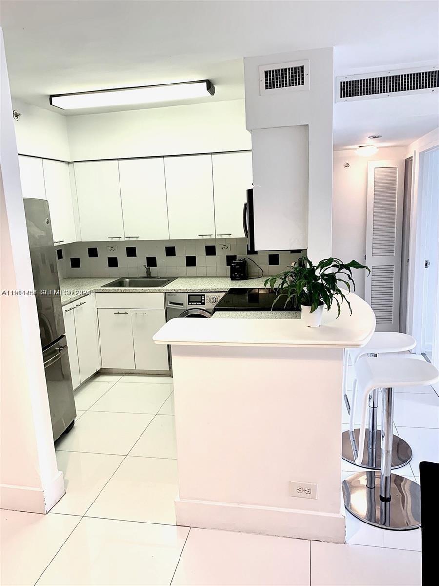 1500 Bay Road, Unit 1066S Miami Beach, FL 33139 - Photo 6 of 28