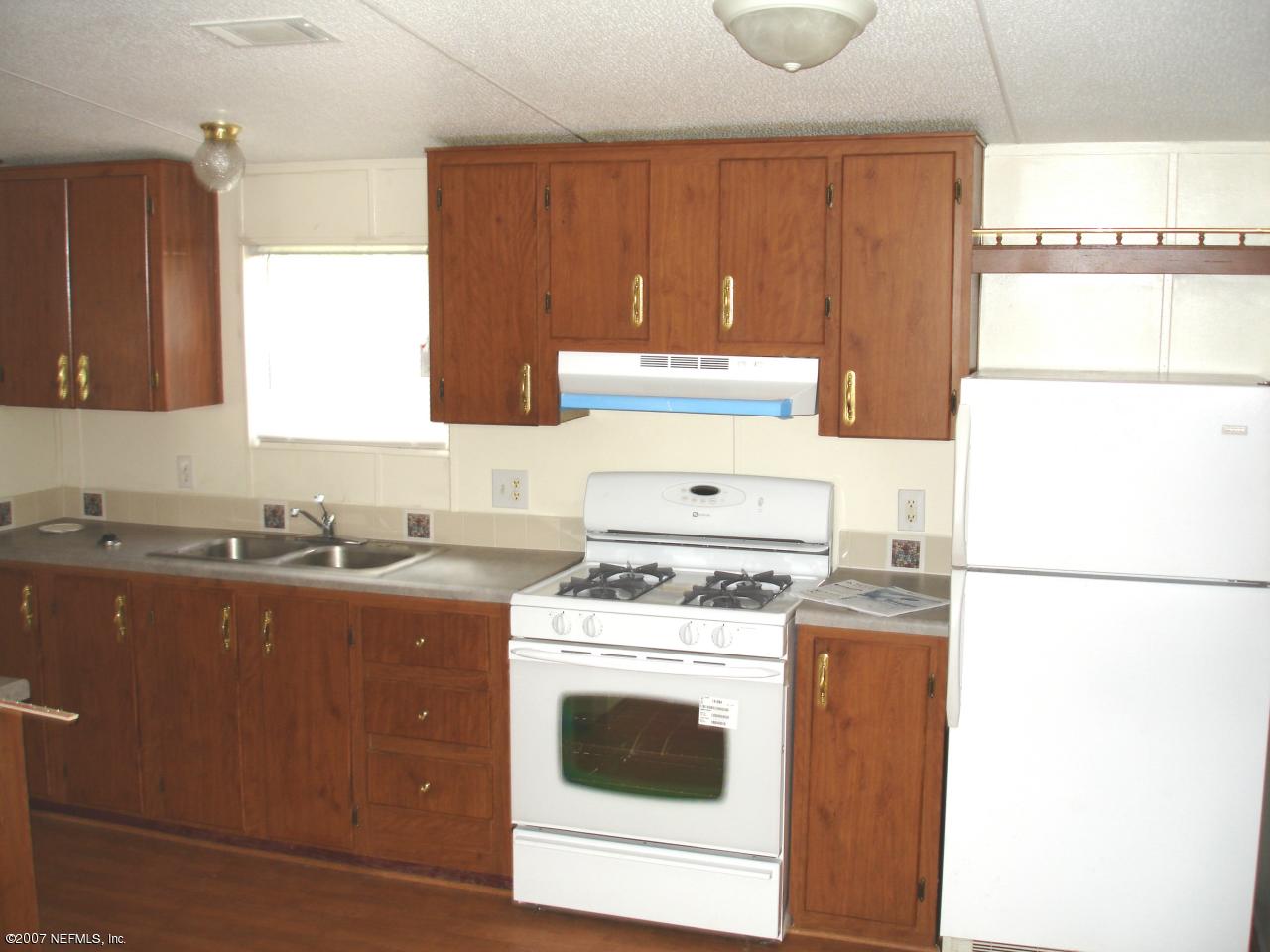 604 Hoover Road Palatka, FL 32177 - Photo 3 of 6 Kitchen