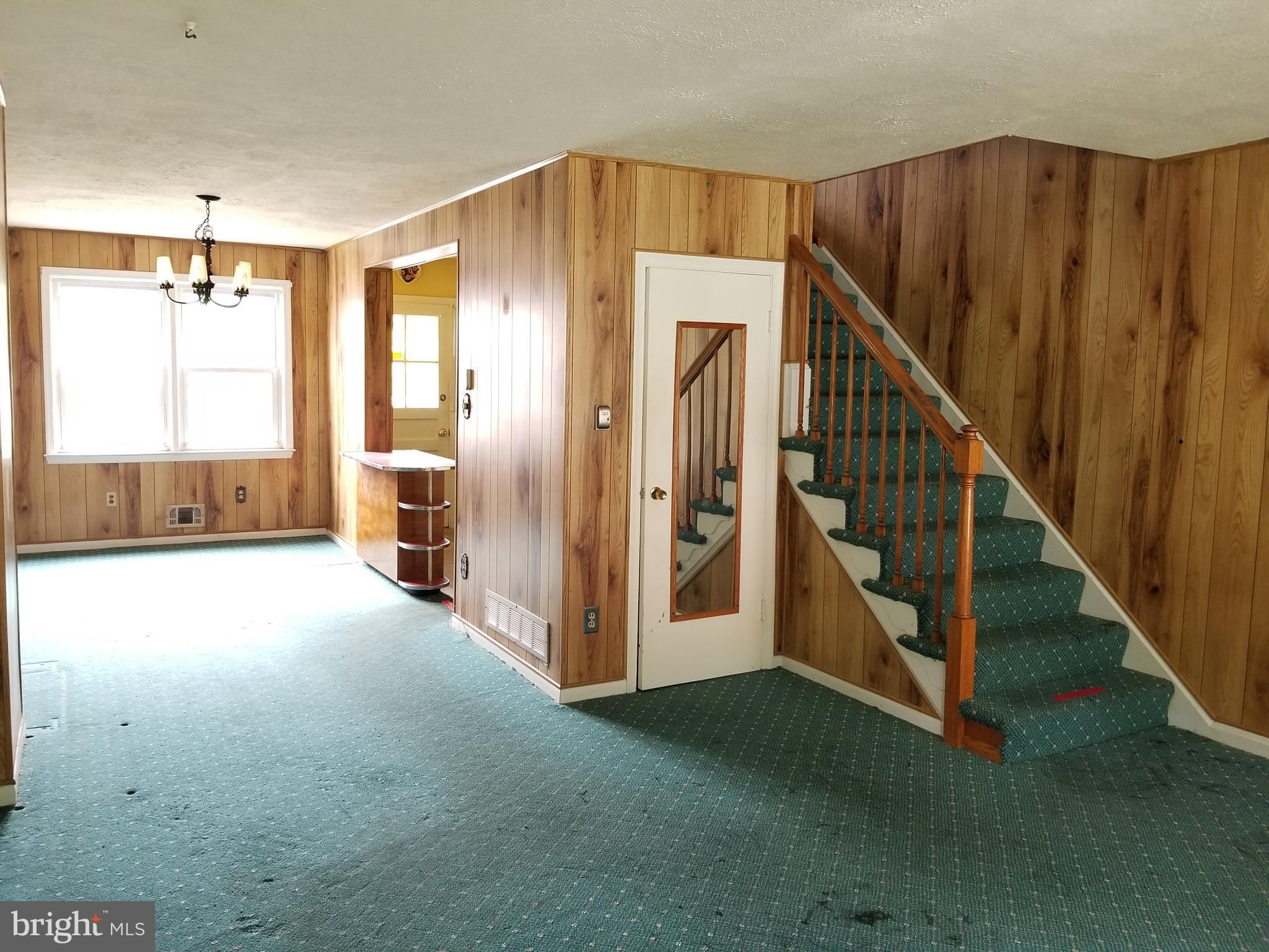 2259 Southorn Road Baltimore, MD 21220 - Photo 4 of 20 Living Room