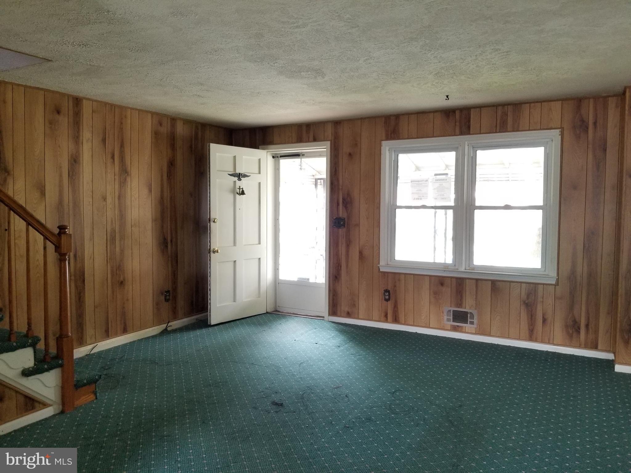 2259 Southorn Road Baltimore, MD 21220 - Photo 5 of 20 Living Room